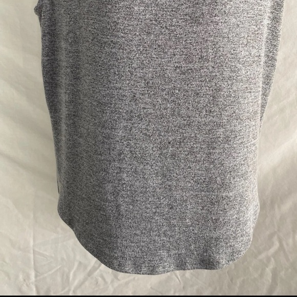 GAP gray sleeveless top Size Medium - Picture 2 of 7